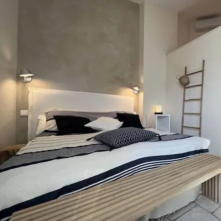 Rent this 3 bed apartment on Hyères in Place de l'Europe, 83400 Hyères