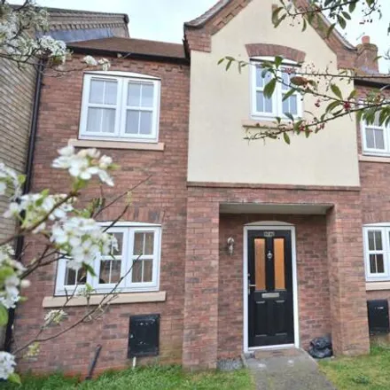 Buy this 3 bed townhouse on Village Green Way in Hull, HU7 3DP