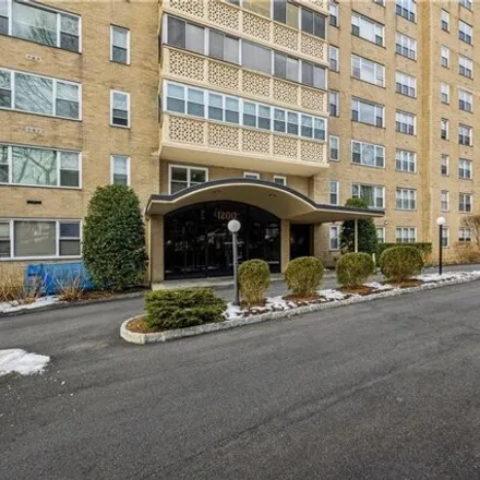 Buy this studio apartment on 75 Lawrence Park Crescent in Gunther Park, City of Yonkers