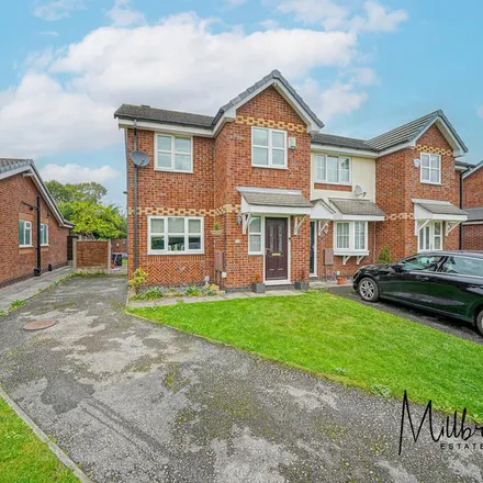 Rent this 3 bed duplex on Redpoll Close in Ellenbrook, M28 7XE