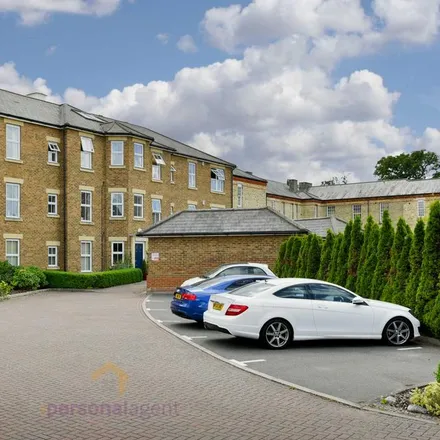 Image 1 - Horton Crescent, Epsom, KT19 8AA, United Kingdom - Apartment for rent