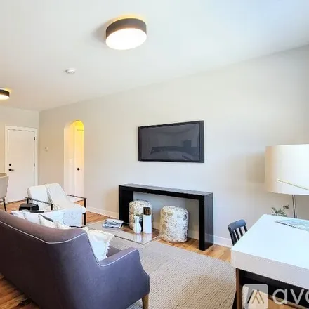 Image 5 - 656 W Wrightwood Ave, Unit CL-306 - Apartment for rent