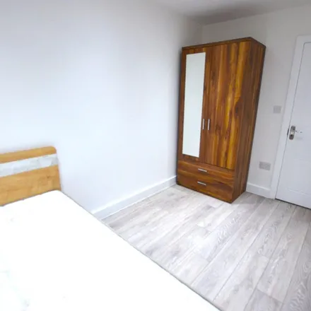 Image 3 - 77 Vicarage Lane, London, E15 4HG, United Kingdom - Apartment for rent