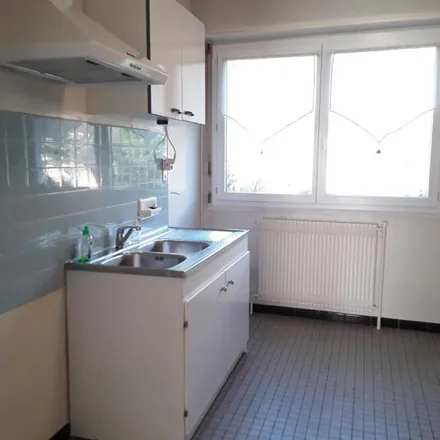Rent this 3 bed apartment on 4 Avenue du Vercors in 38240 Meylan, France