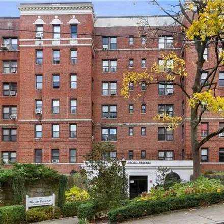 Buy this studio apartment on 1 Broad Parkway in City of White Plains, NY 10601