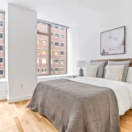 Rent this 3 bed apartment on 10 Hanover Square in New York, NY 10041