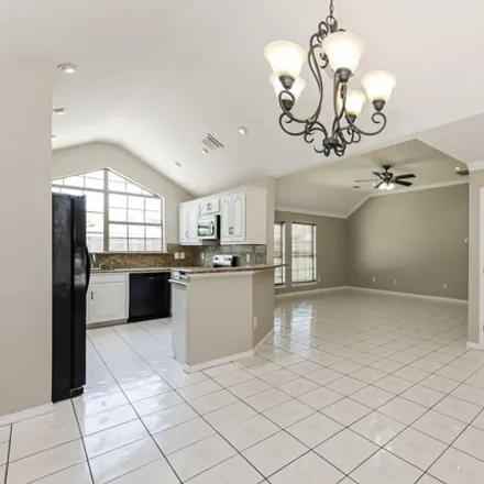 Image 2 - 167 Connor Court, Irving, TX 75060, USA - House for sale