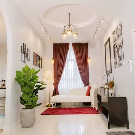 Rent this 4 bed house on Aroy@Huahin in Phetkasem Road, Hua Na