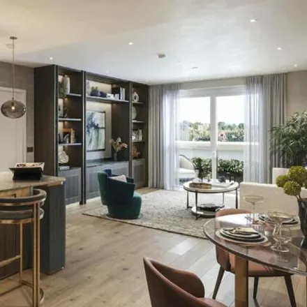 Image 1 - Waterfront, King Henry's Reach, London, W6 9RH, United Kingdom - Apartment for sale