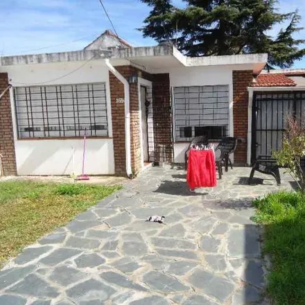 Buy this 2 bed house on Gobernador Máximo Paz 999 in Partido de Morón, 1712 Castelar