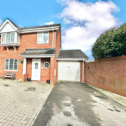 Buy this 3 bed house on Exmoor Close in Swindon, SN25 1FD
