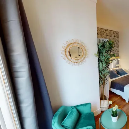 Rent this 4 bed room on 41 bis Rue Linois in 75015 Paris, France