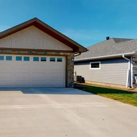Buy this 2 bed house on 753 3rd Avenue in Columbus, NE 68601