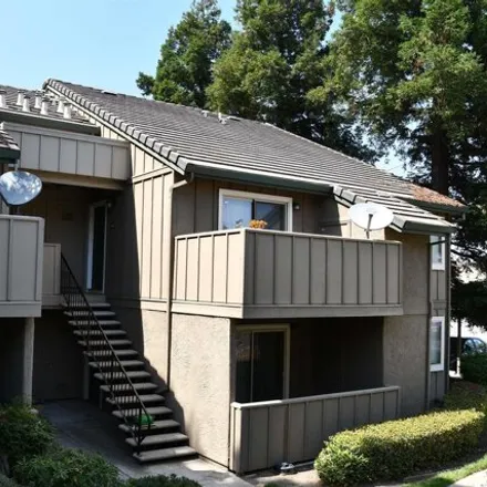 Rent this 2 bed condo on 1148 Lakeview Circle in Los Medanos, Pittsburg