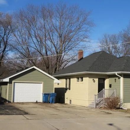 Buy this 2 bed house on 964 Wauponsee Street in Morris, IL 60450