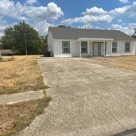 Rent this 2 bed house on 802 Stetson Ave in Killeen, Texas