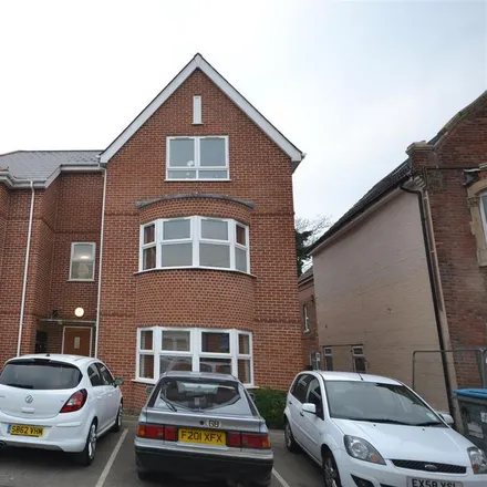Rent this studio apartment on 15 in 17 Drummond Road, Bournemouth