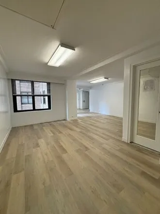 Image 4 - The New Yorker, 481 8th Avenue, New York, NY 10001, USA - House for rent