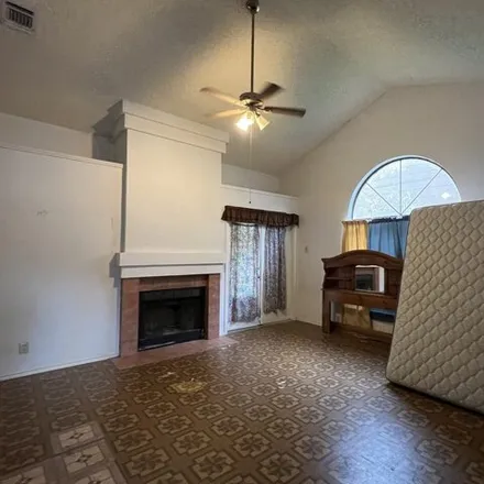 Image 4 - 6215 Valley Cliff Drive, San Antonio, TX 78250, USA - House for sale