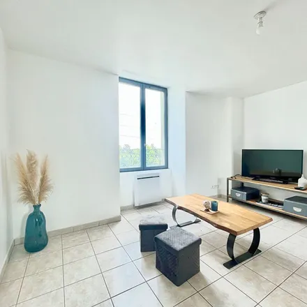 Rent this 3 bed apartment on Le Bois de Gibet in Rue du Val de Loire, 53200 Château-Gontier-sur-Mayenne