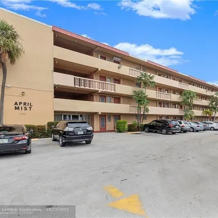 Buy this 1 bed condo on East Hallandale Beach Boulevard @ Southeast 8th Avenue in East Hallandale Beach Boulevard, Golden Isles