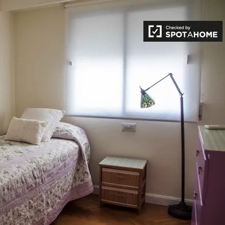 Rent this 4 bed room on Caixabank in Carrer de l'Arquitecte Segura de Lago, 46014 Valencia