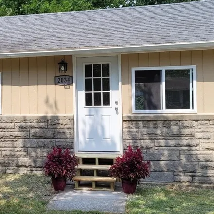 Buy this 2 bed house on 2034 Homewood Avenue in Woodlawn, McCracken County