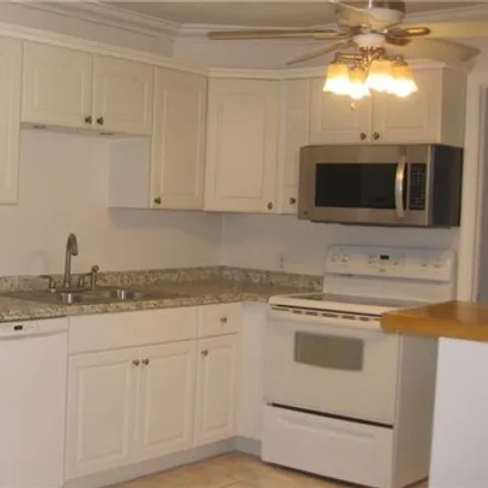 Image 2 - 61 Blair Street, Palm Frond Condominiums, North Fort Myers, FL 33903, USA - House for rent