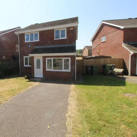 Rent this 3 bed house on Treetops Close in Cardiff, CF5 3QR