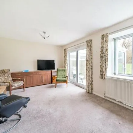 Image 4 - Darfield Road, Guildford, GU4 7YY, United Kingdom - House for sale