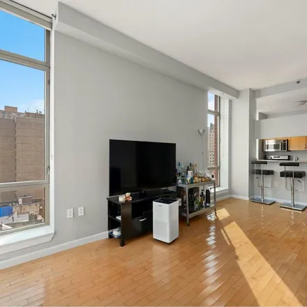 Rent this 3 bed apartment on 250 East 30th Street in New York, NY 10016