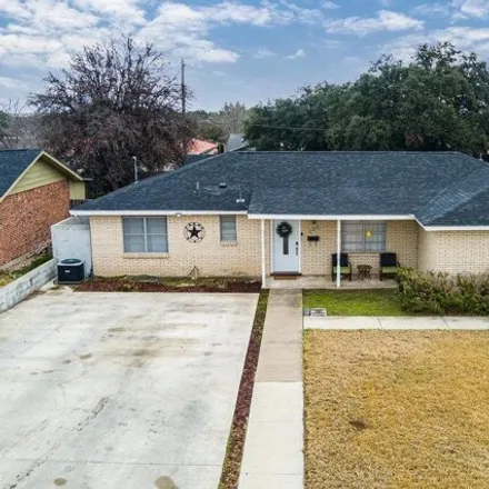 Buy this 3 bed house on 1171 North Bedell Avenue in Del Rio, TX 78840
