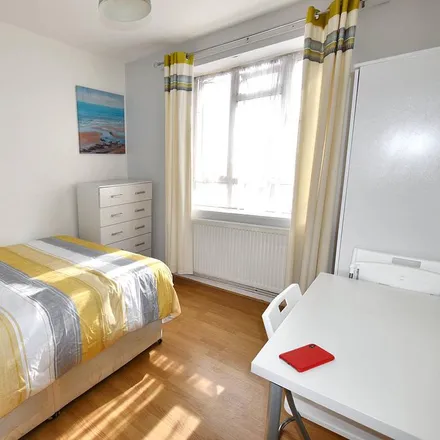 Rent this 1 bed room on 92 Bloemfontein Road in London, W12 7NL