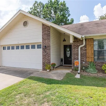 Buy this 3 bed house on 1906 East Center Street in Greenwood, AR 72936