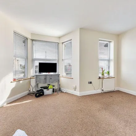 Image 3 - 1, High Road, Seven Kings, London, IG3 8BS, United Kingdom - Apartment for rent