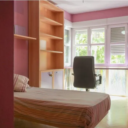 Rent this 4 bed room on Madrid