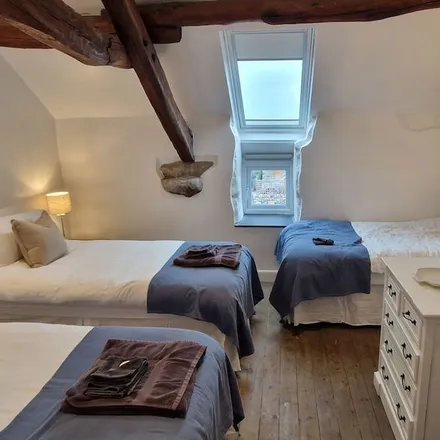 Rent this 2 bed townhouse on Dyffryn Ardudwy in LL44 2RX, United Kingdom