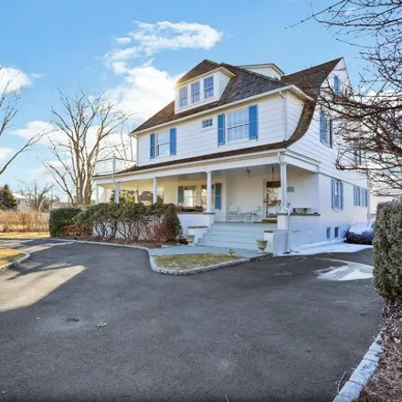 Image 2 - 9 Middle Way, Greenwich, CT 06870, USA - House for rent