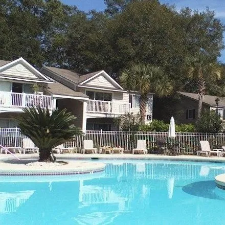 Rent this 2 bed condo on unnamed road in Mallory Park, Saint Simons
