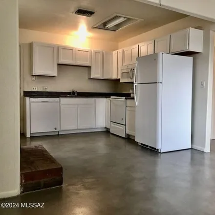 Rent this 3 bed house on 1613 N Bryant Ave Apt 3 in Tucson, Arizona