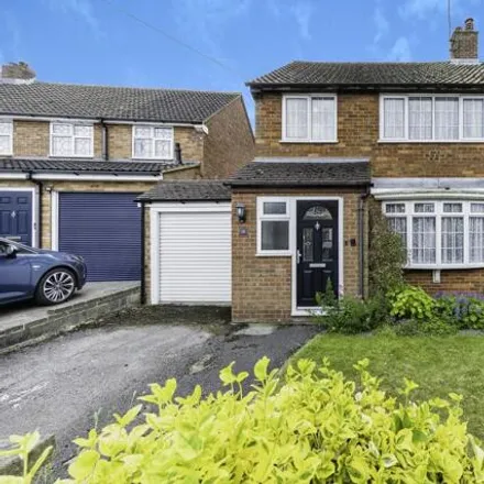 Buy this 3 bed duplex on Wingate Road in Dunstable, LU5 4NY