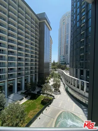 Image 8 - Century Plaza, 211 Elm Court, 211 Elm Ct, Los Angeles, CA 90067, USA - House for rent