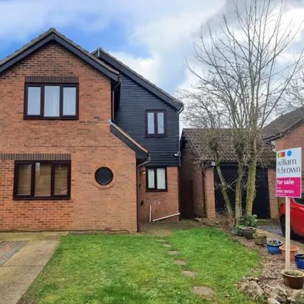 Buy this 4 bed house on The Beaneside in Watton-at-Stone, SG14 3TS