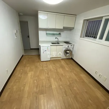 Rent this studio apartment on 서울특별시 은평구 녹번동 118-15