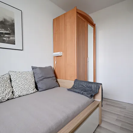Rent this 4 bed room on Przyjaźni 59 in 53-030 Wrocław, Poland