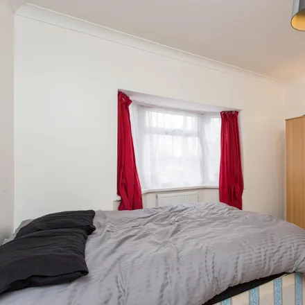 Image 2 - The Green, London, W3 7PQ, United Kingdom - Room for rent