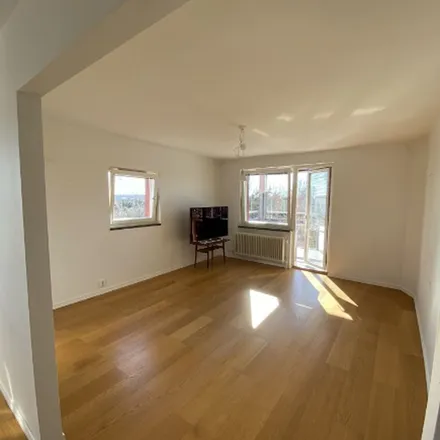 Rent this 3 bed apartment on Källängsvägen 18a in 181 44 Lidingö, Sweden