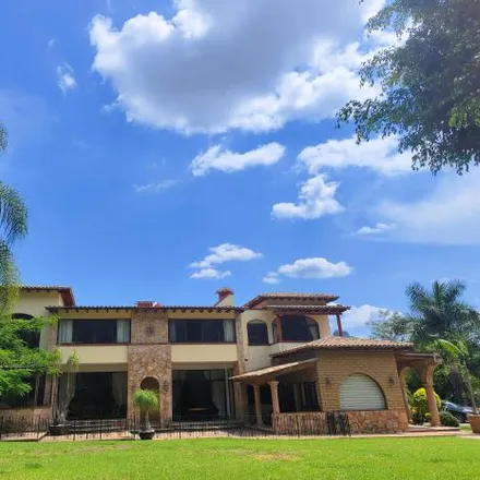 Rent this 5 bed house on Camino a Tonatico in 62520 Tepoztlán, MOR