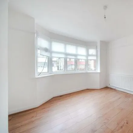 Image 4 - Milford Gardens, South Stanmore, London, HA8 6EY, United Kingdom - Duplex for sale