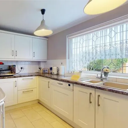 Image 3 - Curlew Crescent, Basildon, SS16 5HR, United Kingdom - House for sale